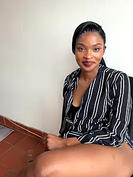 NiaLong21  online show from November 8, 2025, 3:56 pm