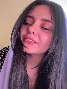 candicewest  online show from March 10, 2026, 4:34 pm