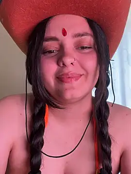 candicewest  online show from April 2, 2026, 5:21 pm