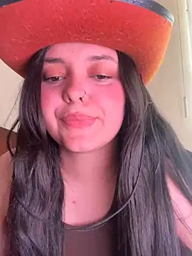 candicewest  online show from April 15, 2026, 4:36 pm