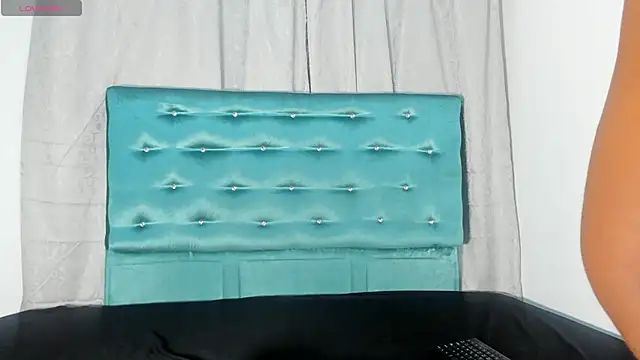 Tamaramilleer online show from November 9, 2025, 2:10 am