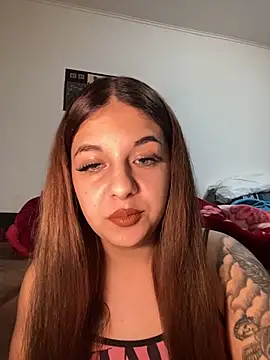 Snapshot of CurvyRush chatting on November 10, 2025, 11:48 pm CurvyRush online show from November 10, 2025, 11:48 pm