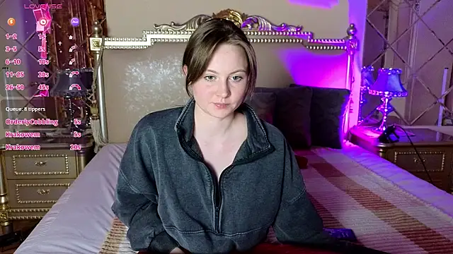 HolyBabyDoll online show from November 30, 2025, 11:42 pm