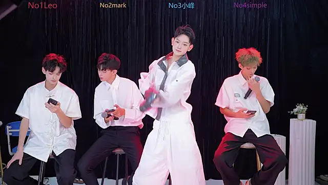 Snapshot of AAA-winner chatting on November 6, 2025, 9:37 pm AAA-winner online show from November 6, 2025, 9:37 pm