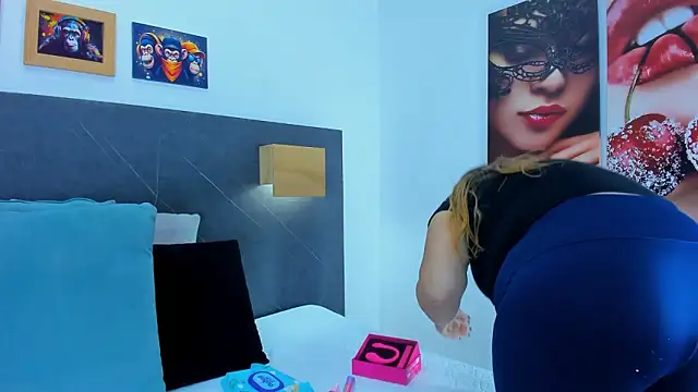 Andhrea Vale online show from March 19, 2026, 12:09 pm