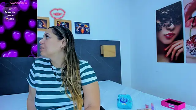 Andhrea Vale online show from April 11, 2026, 12:20 pm