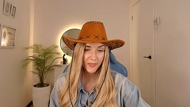 Snapshot of _Mi1a_ chatting on November 10, 2025, 5:28 am Mi1a online show from November 10, 2025, 5:28 am