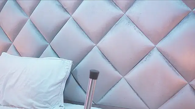 crystal gilton online show from February 16, 2026, 7:10 pm