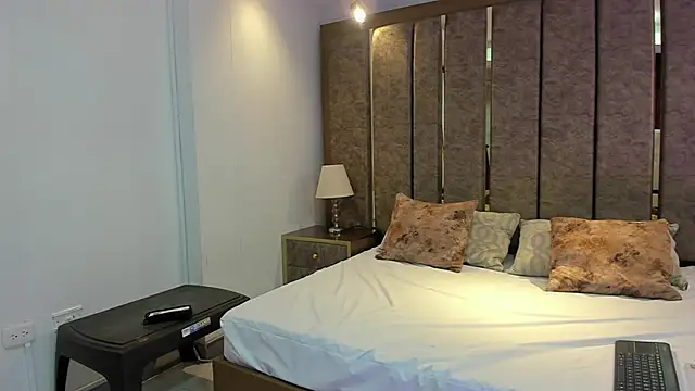 BrendaFernandez  online show from February 23, 2026, 2:03 pm