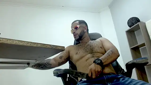 Snapshot of Lukke_Smitt chatting on November 11, 2025, 6:30 pm Lukke Smitt online show from November 11, 2025, 6:30 pm