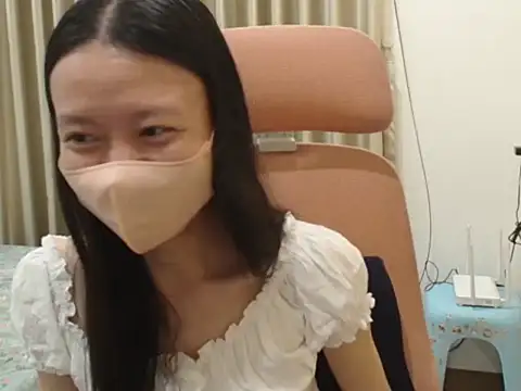 Lil-Cherries online show from March 10, 2026, 1:16 pm