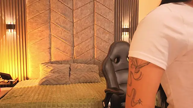 AuroraLanee  online show from November 11, 2025, 7:14 pm