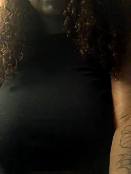 Snapshot of Fxncymuse chatting on November 15, 2025, 11:21 pm Fxncymuse online show from November 15, 2025, 11:21 pm