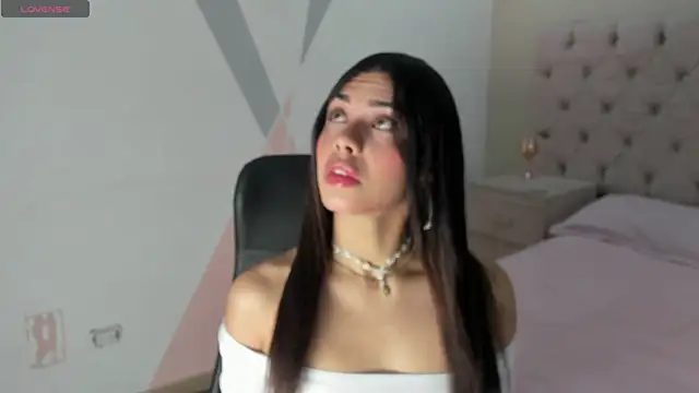 ZarinaWynne online show from May 15, 2026, 2:24 pm