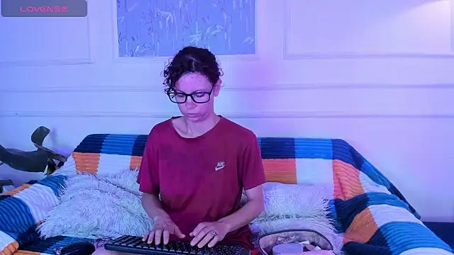 AliceMadnes online show from December 19, 2025, 4:41 am