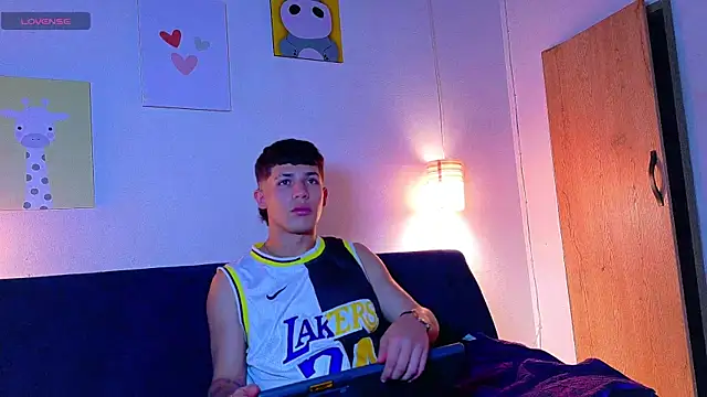 Snapshot of latiin_boy21 chatting on November 7, 2025, 5:46 pm latiin boy21 online show from November 7, 2025, 5:46 pm