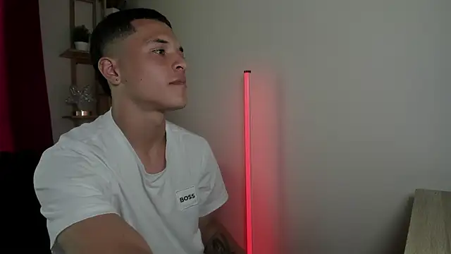 Snapshot of damian_vega13 chatting on November 7, 2025, 5:57 pm damian vega13 online show from November 7, 2025, 5:57 pm