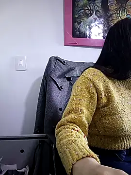 emilygrooe online show from February 17, 2026, 8:37 pm