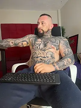 Snapshot of VenomHeat chatting on November 13, 2025, 5:45 pm VenomHeat online show from November 13, 2025, 5:45 pm