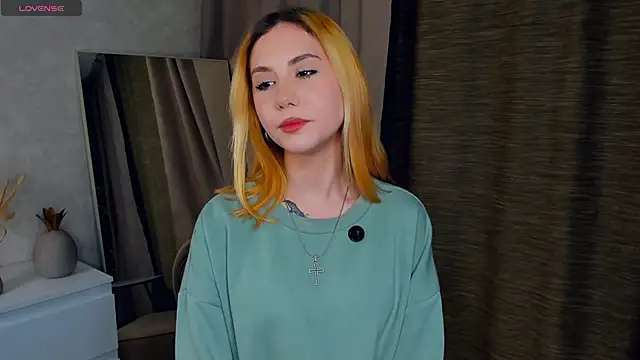 Snapshot of LilyMaiorano chatting on November 7, 2025, 6:46 am LilyMaiorano online show from November 7, 2025, 6:46 am