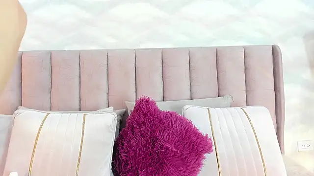 caro gemm online show from February 3, 2026, 4:21 am