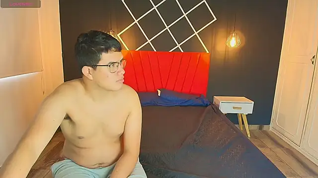 Logan Chloe online show from November 24, 2025, 11:54 am