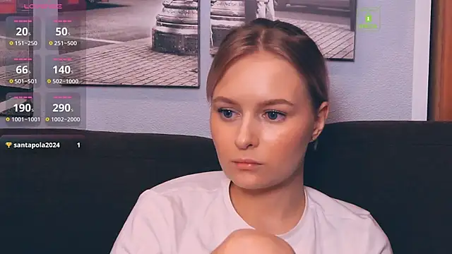 Snapshot of LunaAstra chatting on November 9, 2025, 3:54 pm LunaAstra online show from November 9, 2025, 3:54 pm