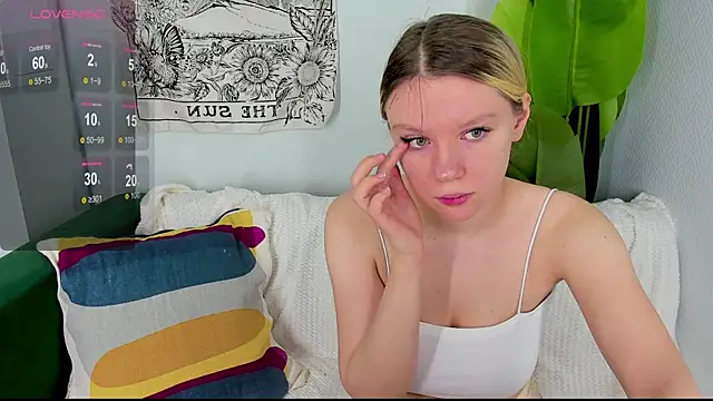 Snapshot of Monisees chatting on January 14, 2026, 1:33 am Monisees online show from January 14, 2026, 1:33 am