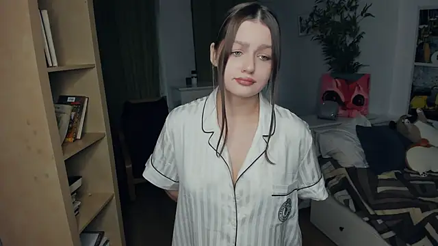 Snapshot of RosseLavish chatting on November 24, 2025, 8:14 am RosseLavish online show from November 24, 2025, 8:14 am