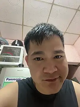 momne7799 online show from March 19, 2026, 1:59 pm