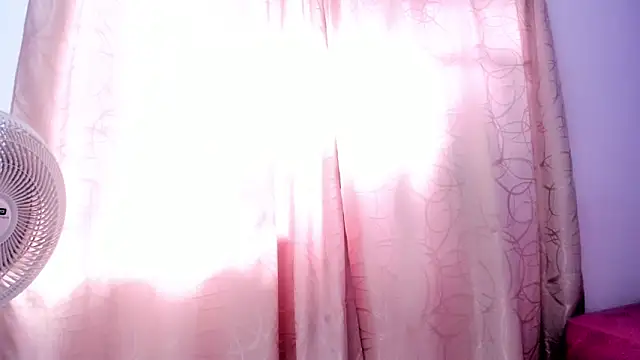 lolasweett  online show from November 22, 2025, 1:43 pm