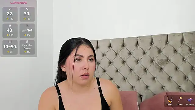 NikkiBotero online show from November 30, 2025, 8:57 pm