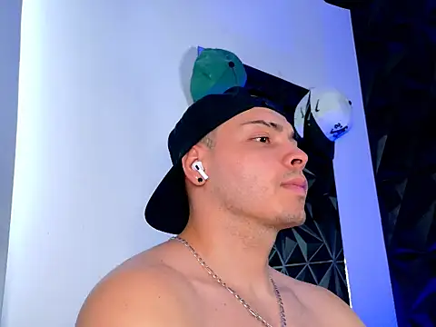 Maxwell Dupont online show from November 25, 2025, 7:58 pm