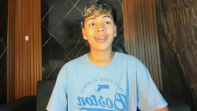 Timmy Kiing  online show from December 4, 2025, 8:39 pm