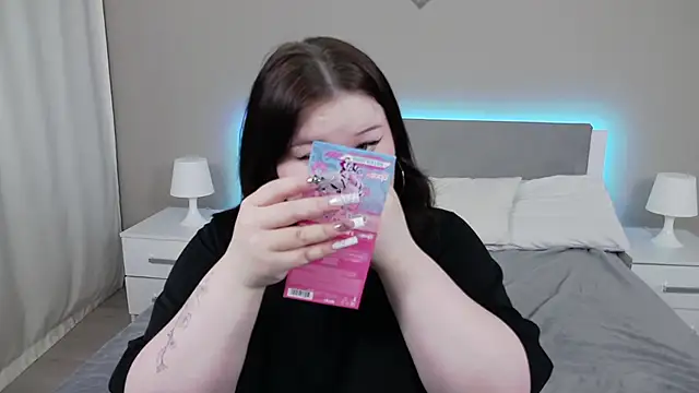 EvaNova  online show from November 17, 2025, 4:29 am