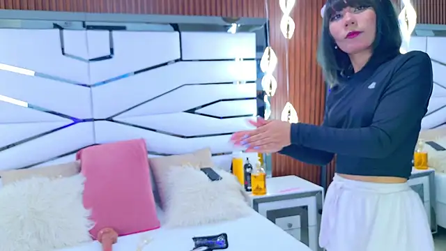 BunnySexyy18 online show from December 21, 2025, 7:43 pm