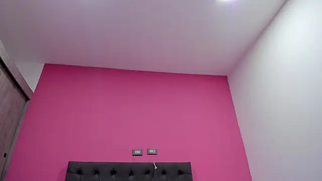 Snapshot of Veronica_Frost chatting on November 18, 2025, 2:43 pm Veronica Frost online show from November 18, 2025, 2:43 pm