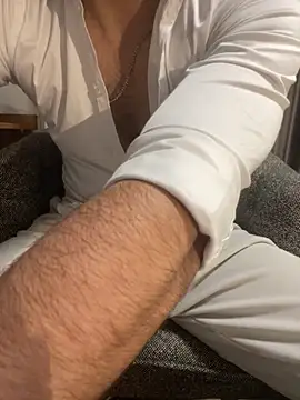 DARK0924 online show from December 5, 2025, 12:47 pm