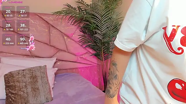  Naomi Fox  online show from January 7, 2026, 5:54 am