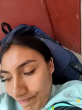 Snapshot of Uvit chatting on December 20, 2025, 3:41 pm Uvit online show from December 20, 2025, 3:41 pm