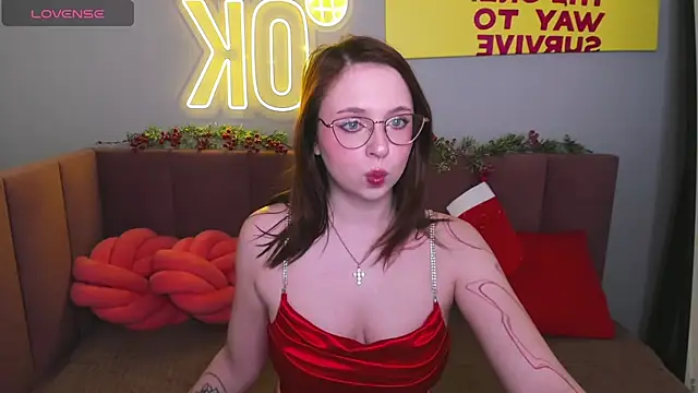 Erica Nelson online show from December 1, 2025, 1:21 am