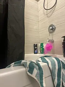 juicythickclit69 online show from January 19, 2026, 3:05 pm