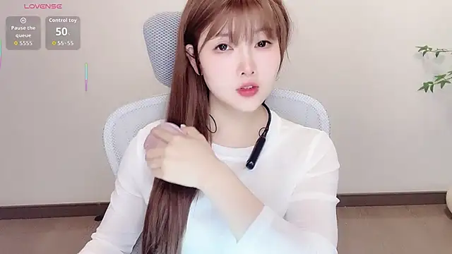 Insist6 online show from April 10, 2026, 12:43 pm