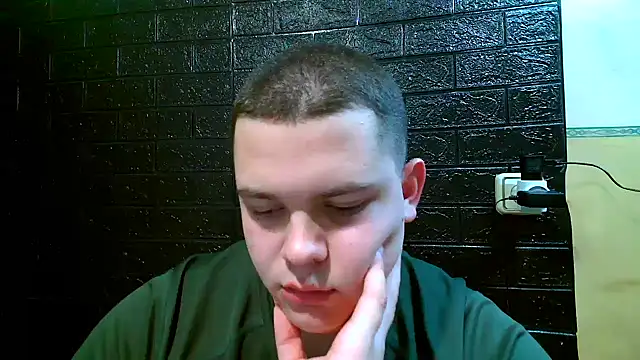 CuteButNaughty  online show from November 27, 2025, 5:04 pm