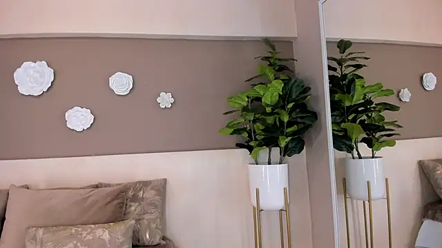 sofiaivanova online show from February 15, 2026, 7:51 am