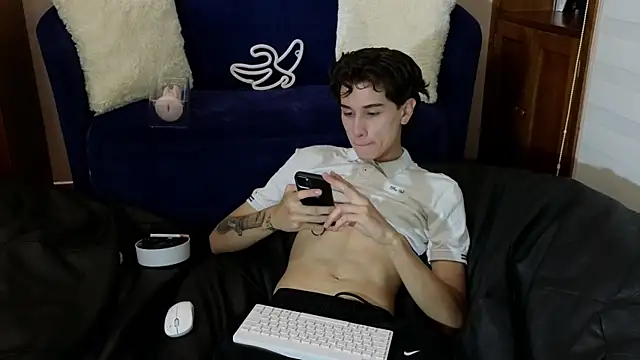 Derekswan online show from November 26, 2025, 11:39 pm