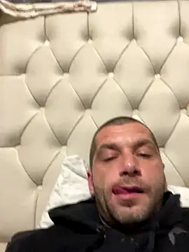 Kinkycouple142 online show from November 17, 2025, 7:19 pm