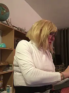 simone xdressing online show from February 8, 2026, 12:36 am