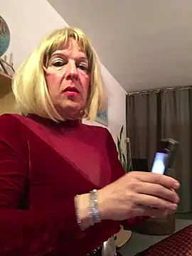 simone xdressing online show from March 25, 2026, 12:49 am