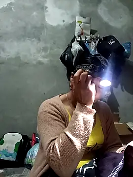 vangkt-cute online show from December 5, 2025, 7:43 pm